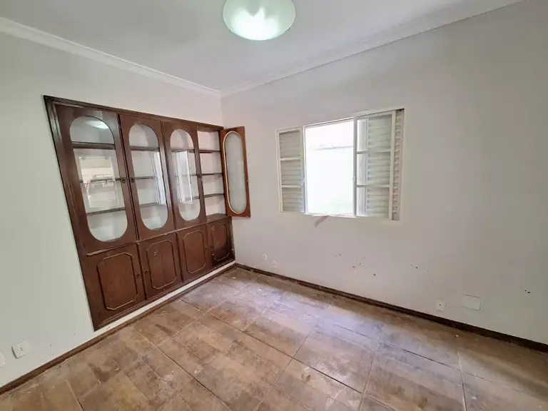 Casa para aluguel — 3 quartos, 1 suíte, no Centro
