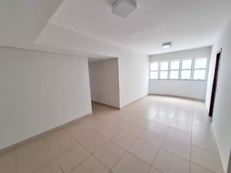 Apartamento com Ótima Localização Central — 3 quartos para alugar