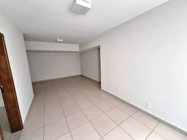 Apartamento com Ótima Localização Central — 3 quartos para alugar