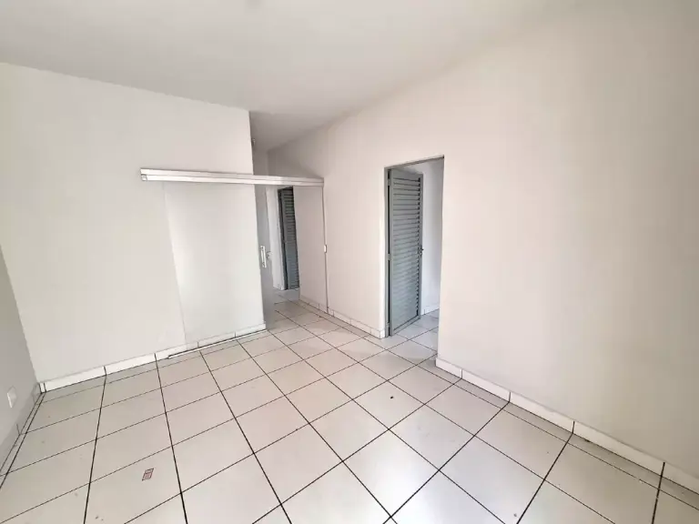 Casa com ótima localização — 3 quartos para alugar no Centro