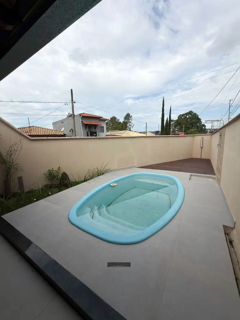 Casa com piscina no Residencial Santanense – 3 quartos