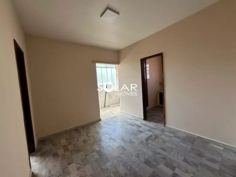 Prédio com 2 apartamentos e 1 loja à venda no Cerqueira Lima