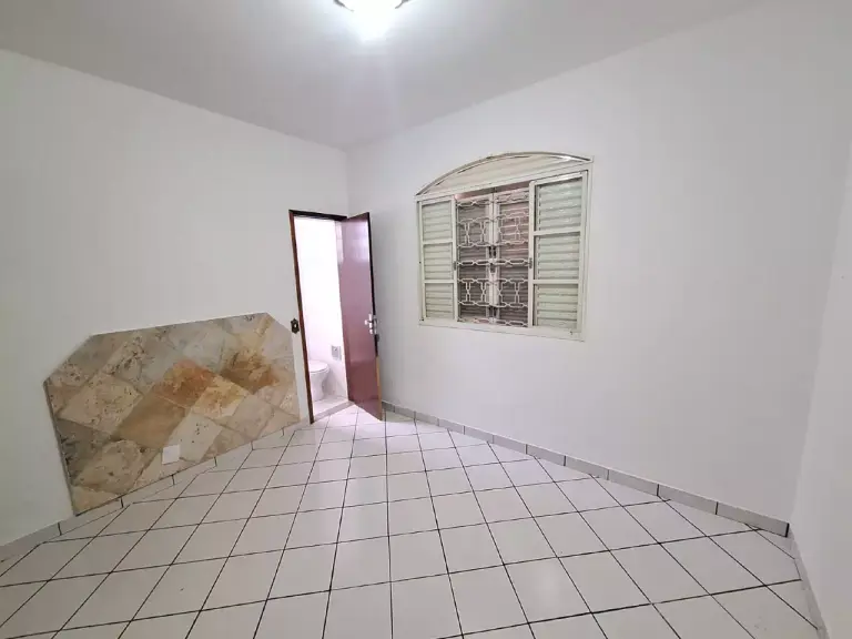 CASA COM ÁREA GOURMET — Casa 3 quartos para alugar no Jadir Marinho