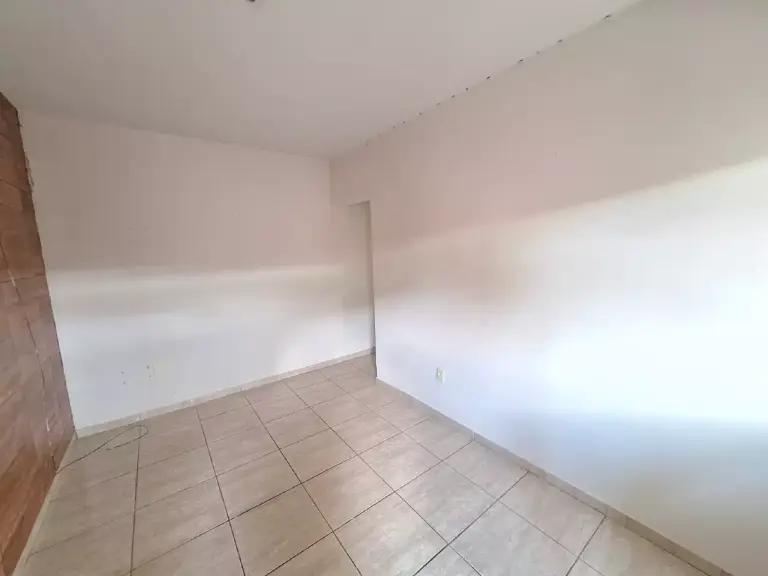 CASA 3 QUARTOS — Casa para alugar na Cidade Leonane