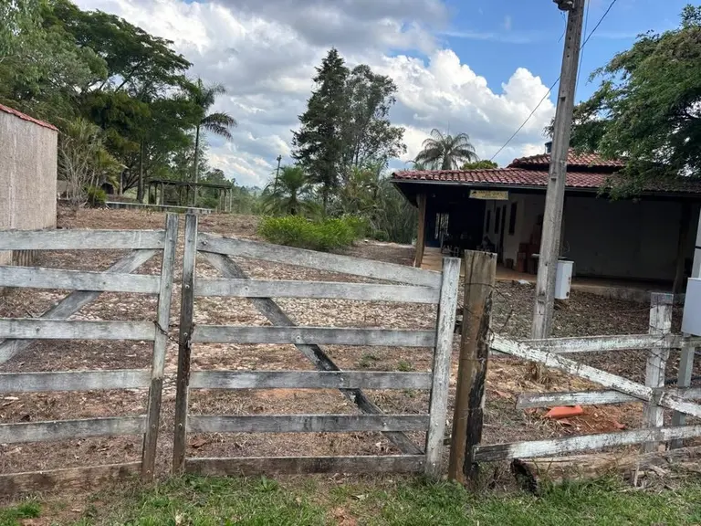 Chácara 9.000 m² com lagoa e piscina no Córrego dos Soldados