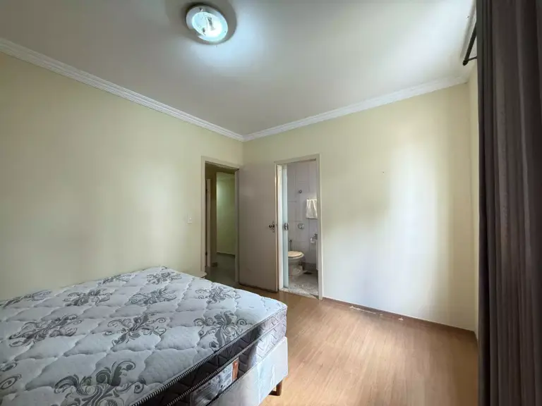 Apartamento com área à venda, 3 quartos, 1 suíte, 1 vaga no Centro