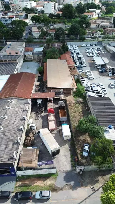 Terreno com Galpão à venda no Centro — 2.902 m²