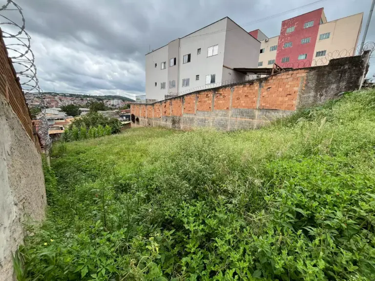 Lote 390 m² à venda no Parque Jardim Santanense