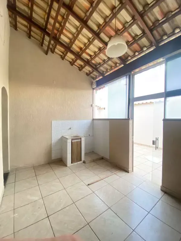 Casa com Área Externa 2 Quartos para Alugar na Vila Tavares
