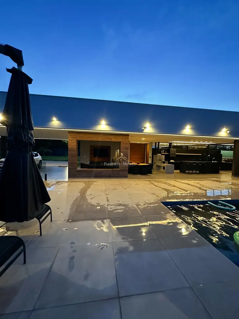 Casa 4 Quartos de Luxo à Venda em Condomínio