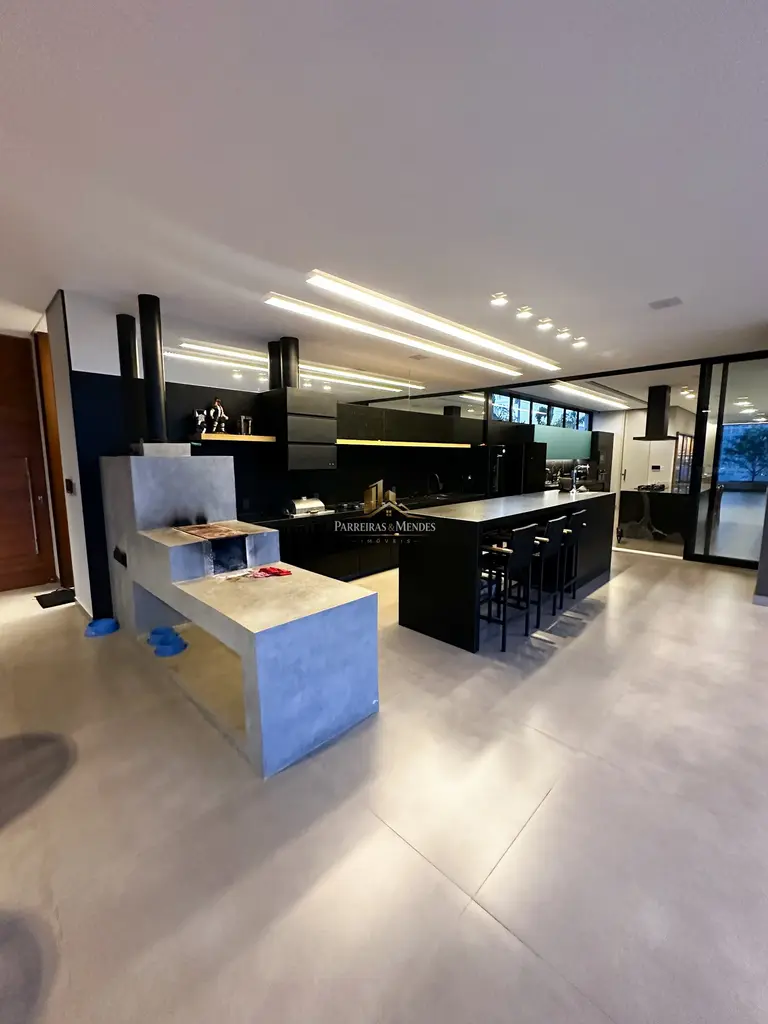 Casa 4 Quartos de Luxo à Venda em Condomínio