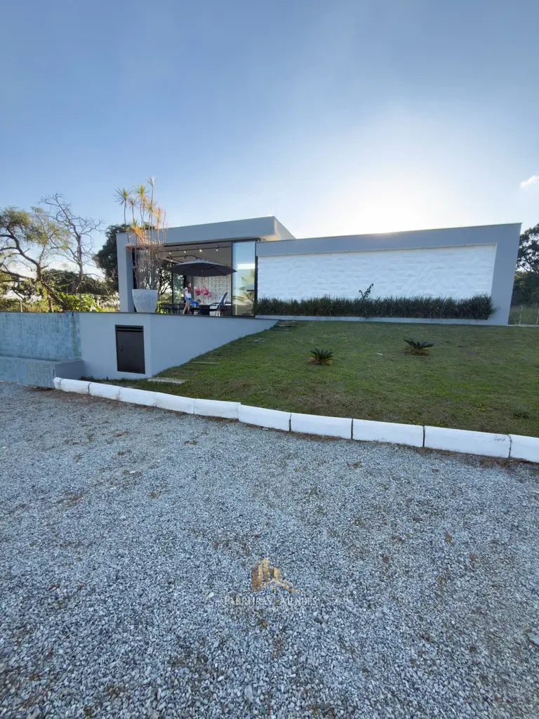 Casa Térrea em Condomínio na Barragem com Piscina