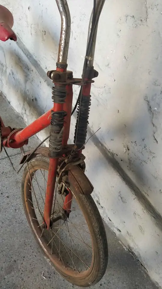 Bicicleta Monareta antiga para restauro