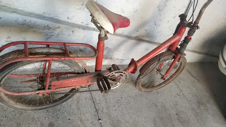 Bicicleta Monareta antiga para restauro