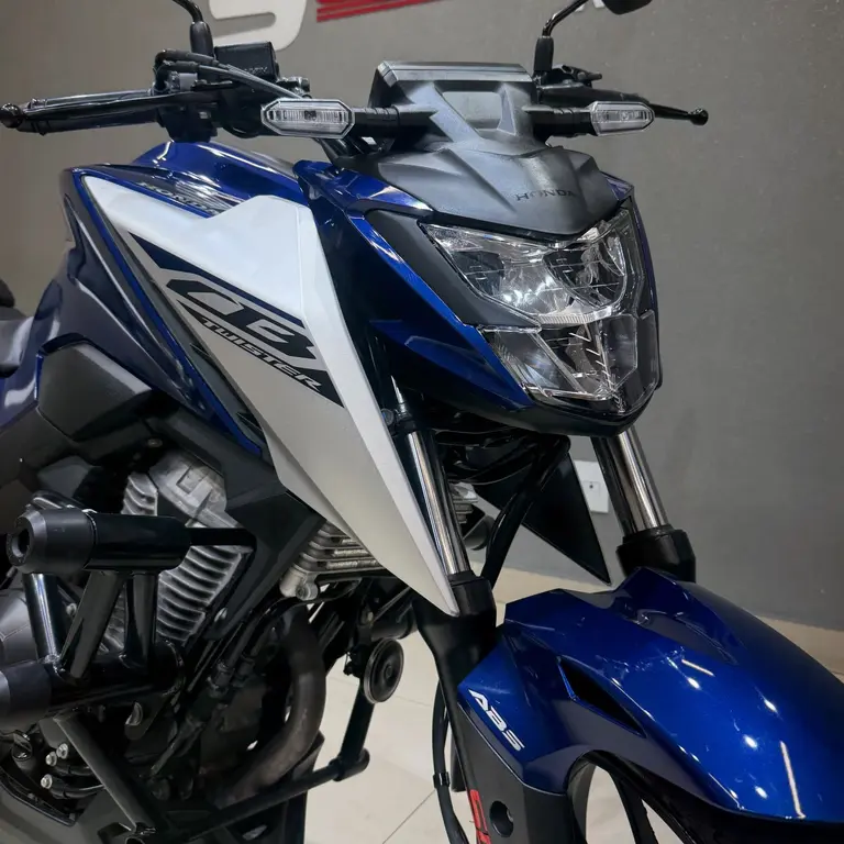 Honda CB 300F Twister 2026 – 4.700 km