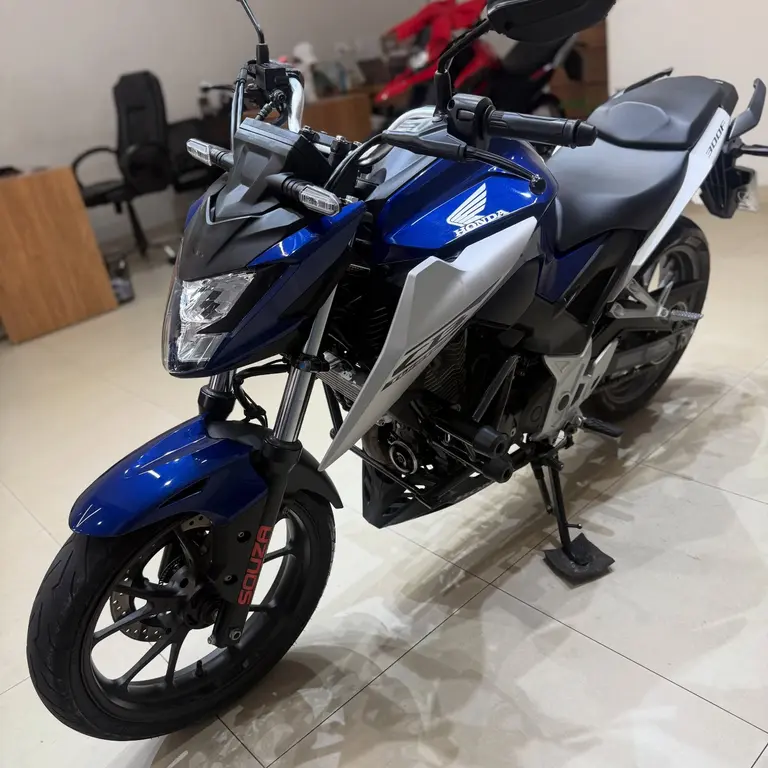 Honda CB 300F Twister 2026 – 4.700 km