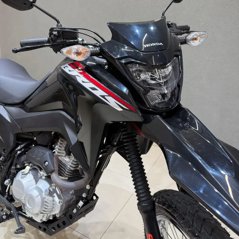Honda Bros 160cc 2025 – 7.000 km na Vila Nazaré