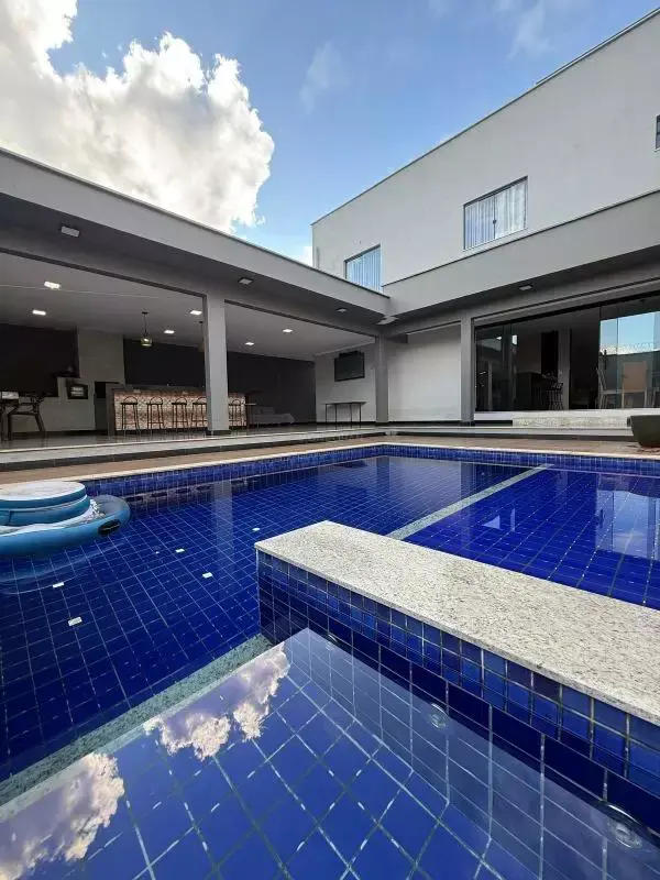 Casa à venda, 3 quartos, 3 suítes, 4 vagas, Tropical