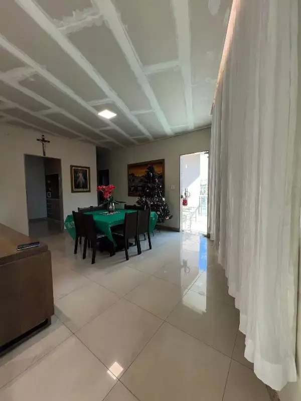 Casa à venda, 4 quartos, 1 suíte, 2 vagas, Lourdes