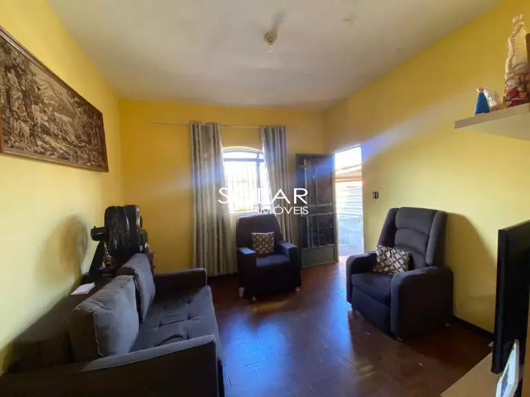 Casa à venda no bairro Nogueira Machado, em Itaúna