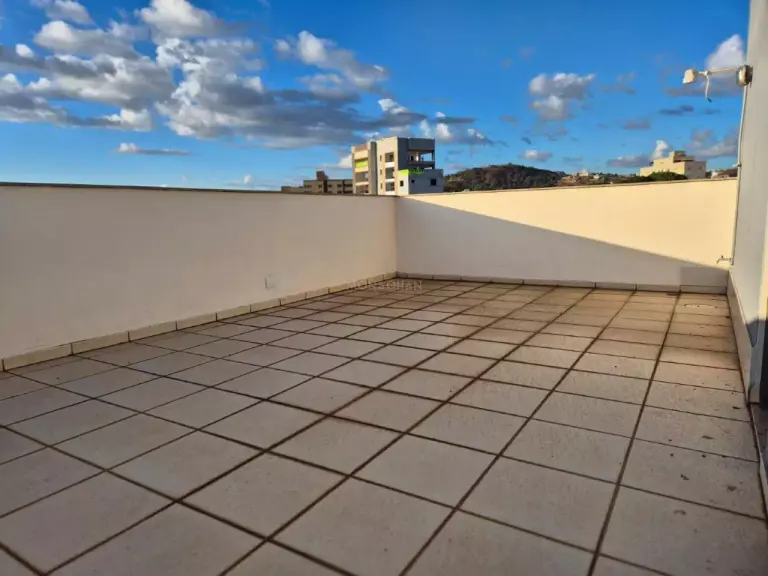 Cobertura a venda no Cerqueira Lima com excelente localização