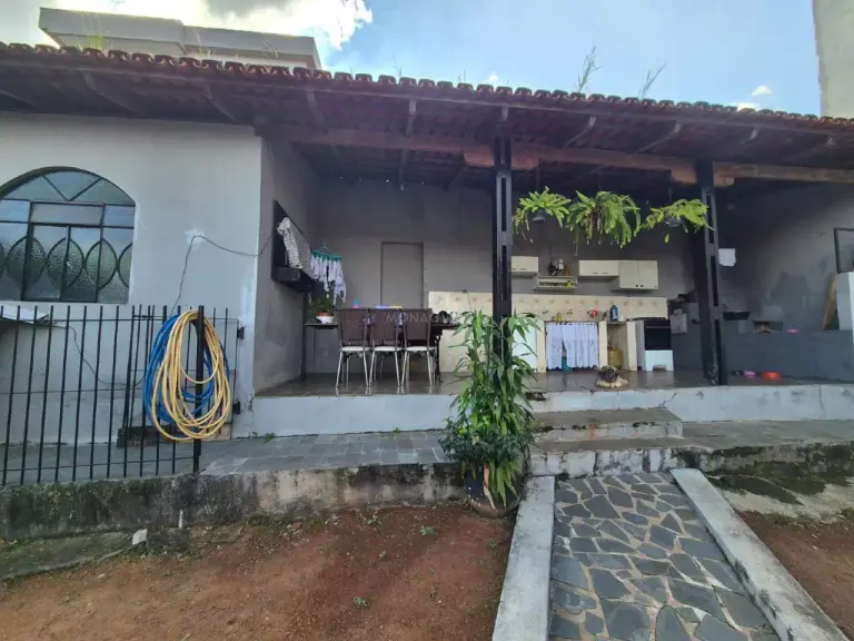 Casa com excelente localização no Belvedere