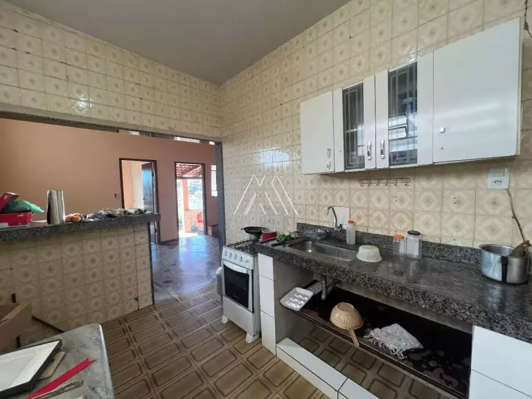 Vendo casa no Cerqueira Lima com amplo espaço!