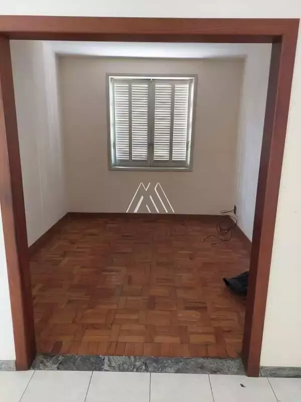 Vendo casa comercial em Itaúna em excelente localização no centro!