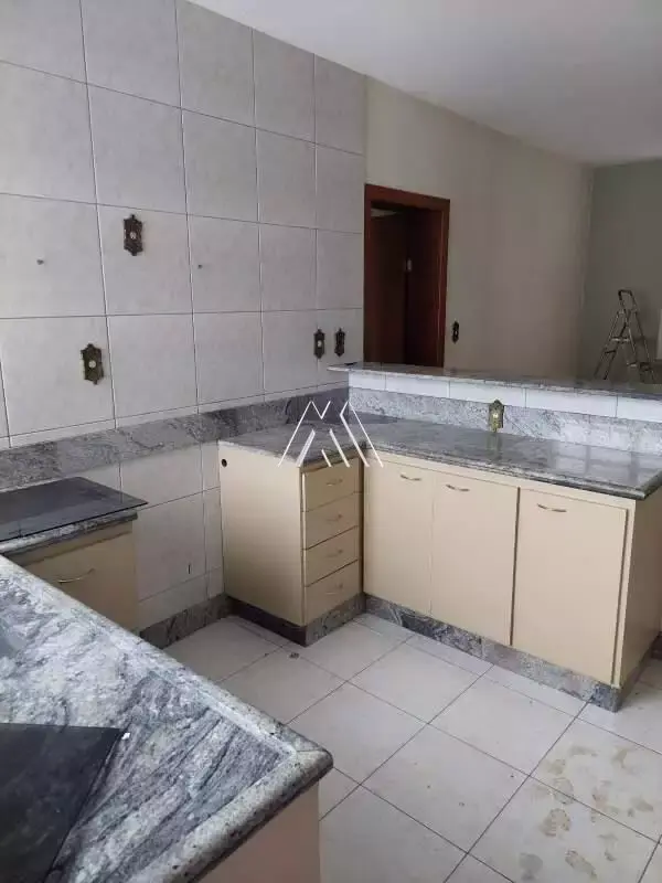 Vendo casa comercial em Itaúna em excelente localização no centro!
