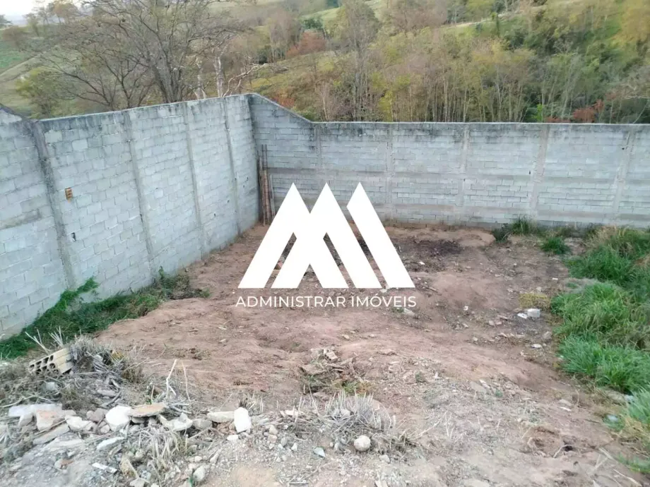 Lote à venda no Vale das Aroeiras
