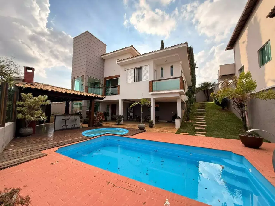 Casa 3 quartos no Belvedere – Alto padrão com piscina