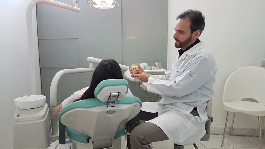 Dr. Leonardo Santiago