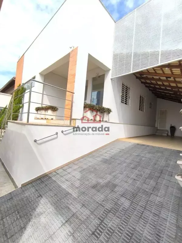 Casa residencial à venda em Itaúna/MG | 2 suítes | 156,60 m² | 3 banheiros | Frente