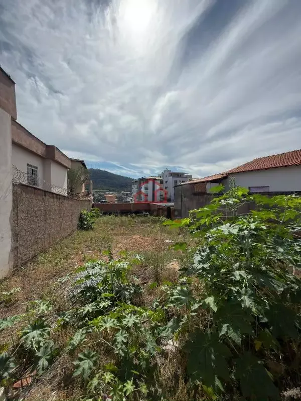 Lote 277 m² à venda em Graças