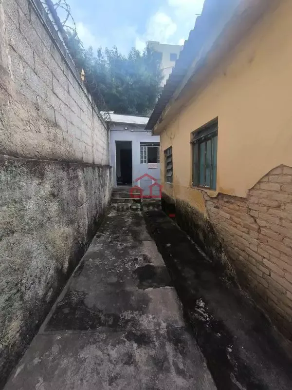 Casa 2 quartos + barracão à venda em Lourdes