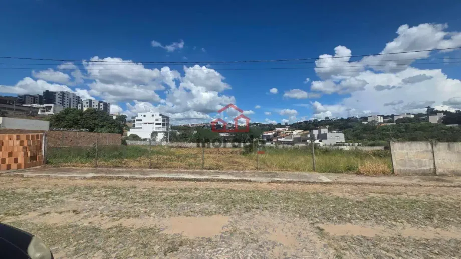 Lote 450 m² à venda no Tropical