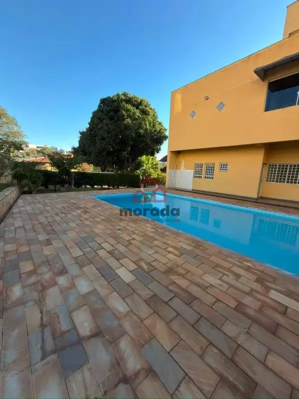 Casa para Aluguel em Itaúna-MG (Frente) | 13 Suítes | Piscina e Espaço Gourmet