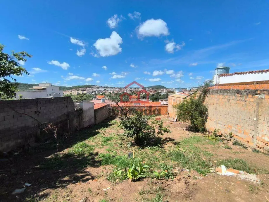 Lote de 336 m² à venda no Residencial São Geraldo