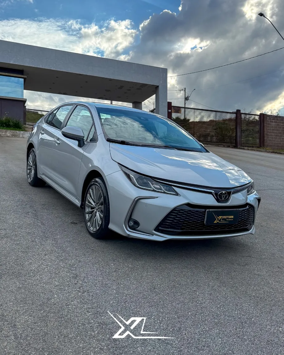 Toyota Corolla XEI 2.0 2024 automático — 30 mil km