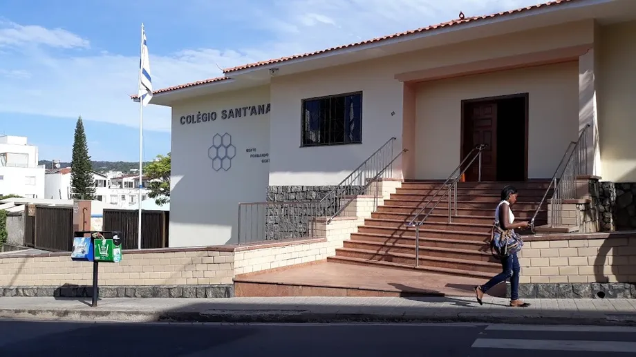 Colégio Sant'Ana — Escola no Bairro Piedade