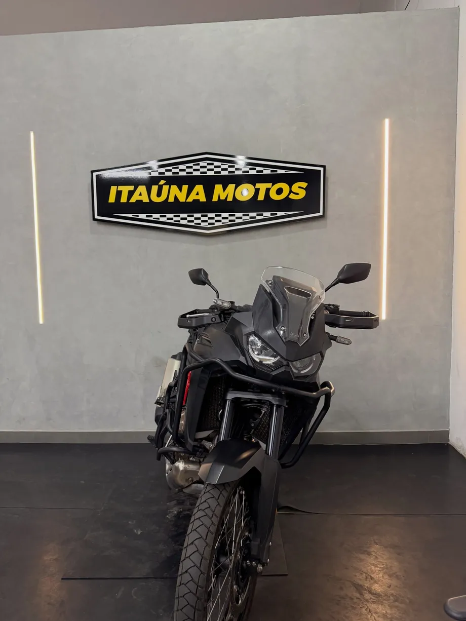 Honda Africa Twin 2023 — 26 mil km, IPVA pago