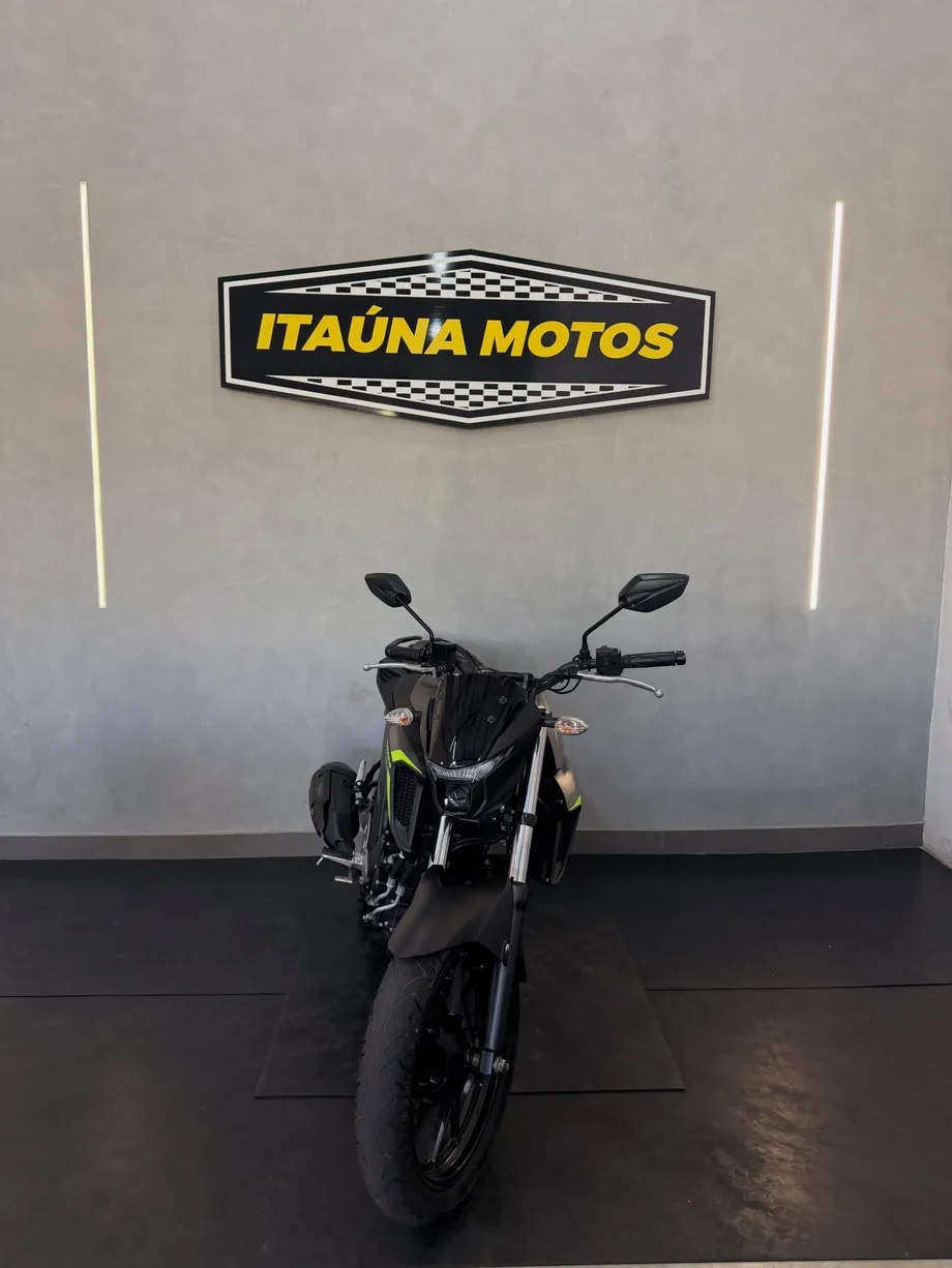 Yamaha Fazer 250 2024 — 14 mil km, IPVA pago