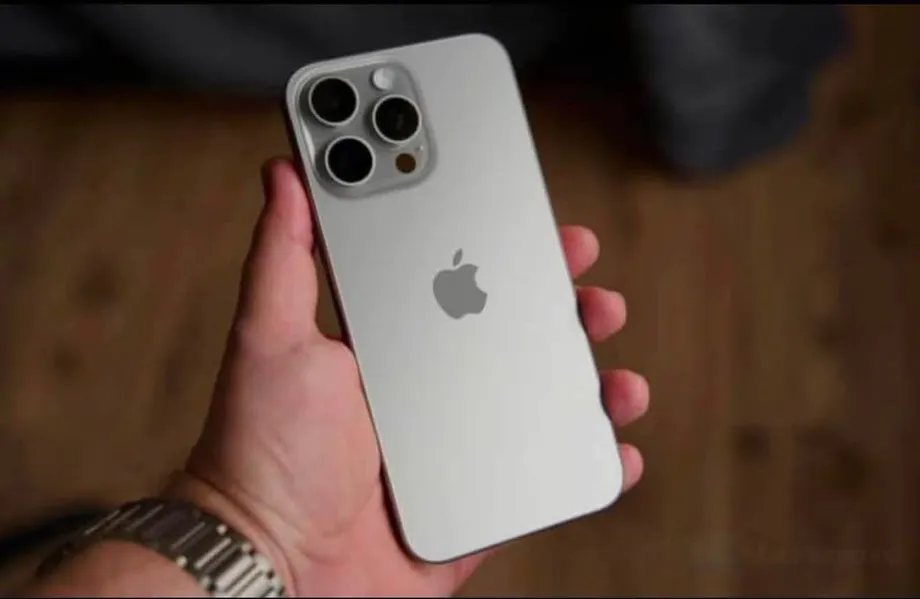 iPhone 15 Pro Max 256GB seminovo — Ville Imports