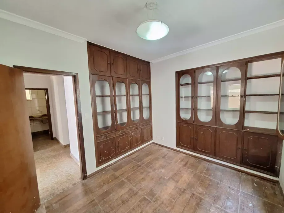 Casa para aluguel — 3 quartos, 1 suíte, no Centro