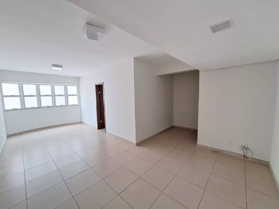 Apartamento com Ótima Localização Central — 3 quartos para alugar