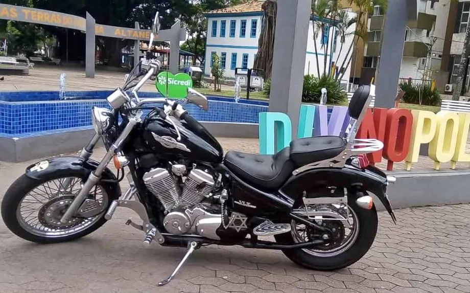 Honda Shadow 600 2001 — 45 mil km, com alforges
