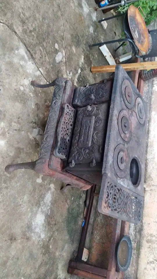 Fogão antigo à venda — peça de coleção