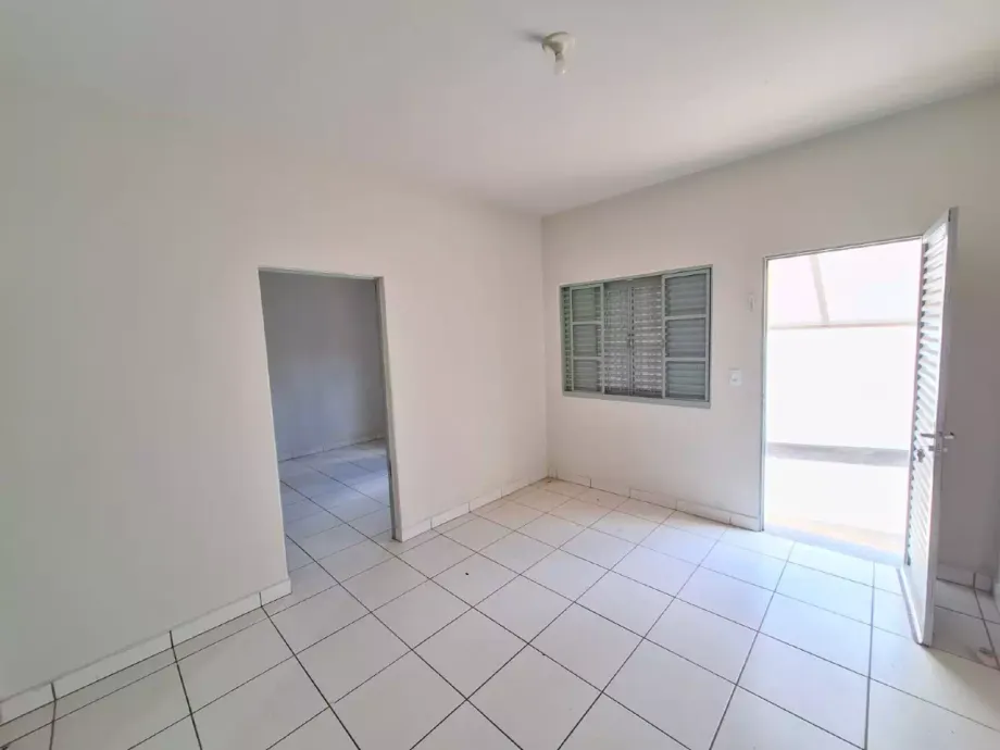 Casa com ótima localização — 3 quartos para alugar no Centro