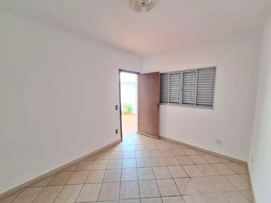 CASA COM ÁREA GOURMET — Casa 3 quartos para alugar no Jadir Marinho