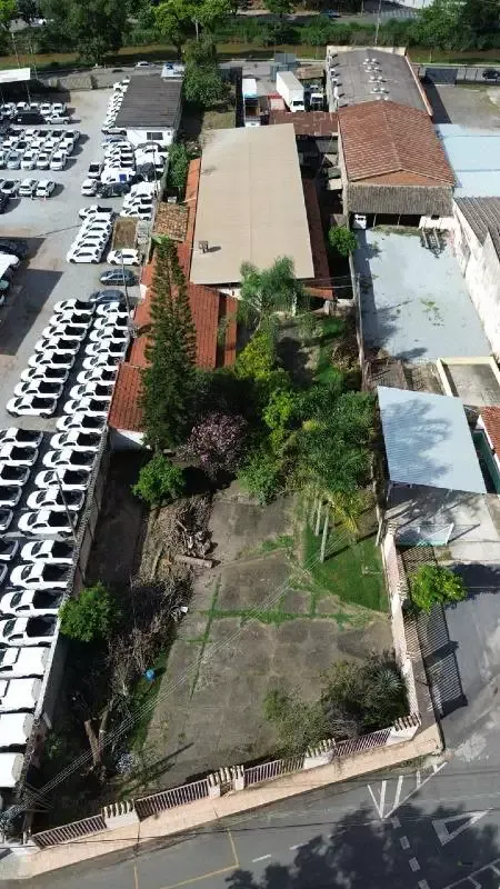 Terreno com Galpão à venda no Centro — 2.902 m²